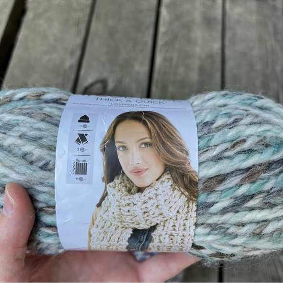 Lion Brand Wool-Ease Thick & Quick Yarn : 2 & 1 Other Unknown Yarn - Picture 9 of 12